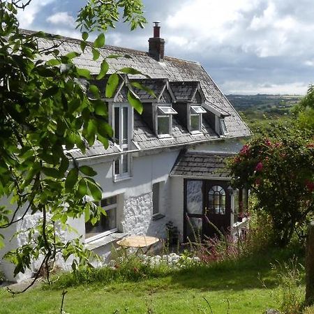 هيلستون Higher Trenear Farm B&B المظهر الخارجي الصورة